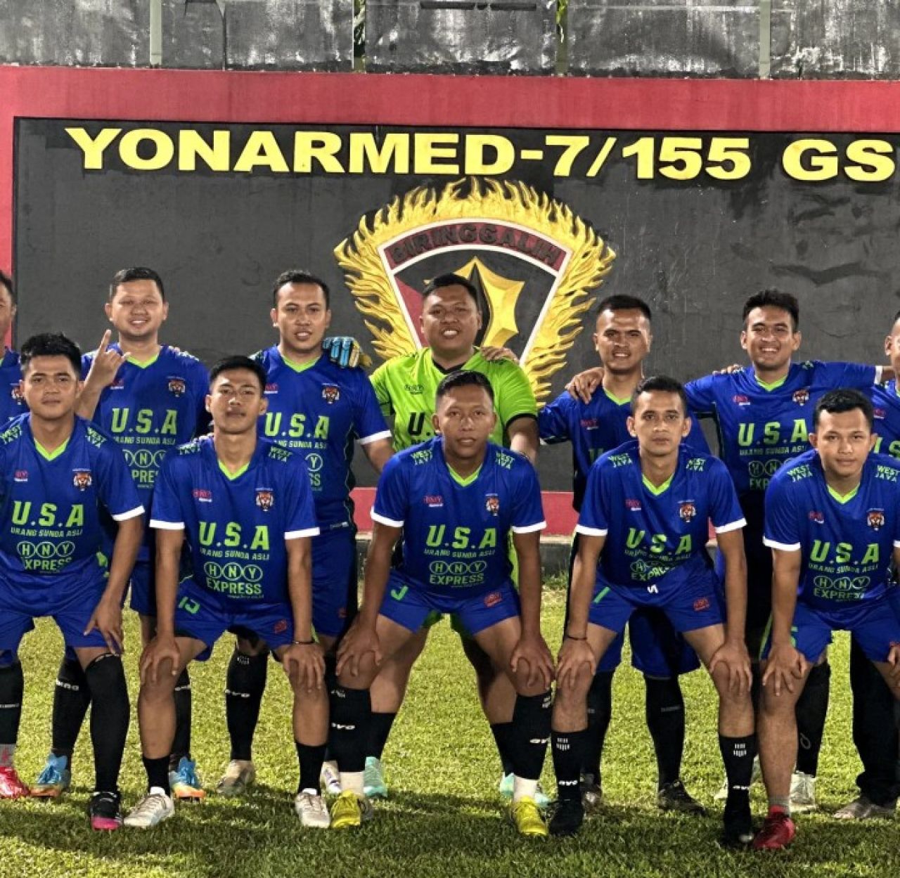 Pertandingan persahabatan sepak bola Prajurit Yonarmed-7/Biringgalih