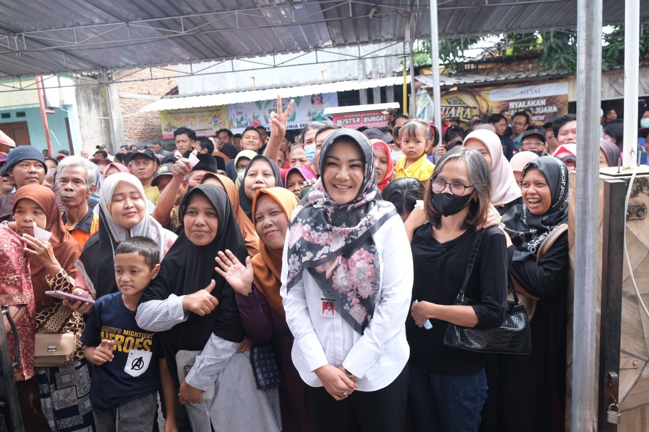 Tinjau Sejumlah TPS, Sri Mulyani: Pilkades Serentak Berjalan Kondusif