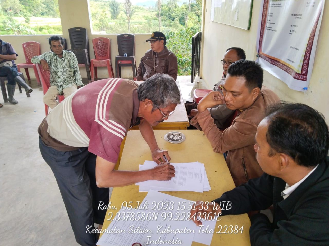 Polsek Silaen Bersama Kades dan Tokoh Masyarakat Mediasi Permasalahan Batas Tanah di Toru Gorat Desa Ombur
