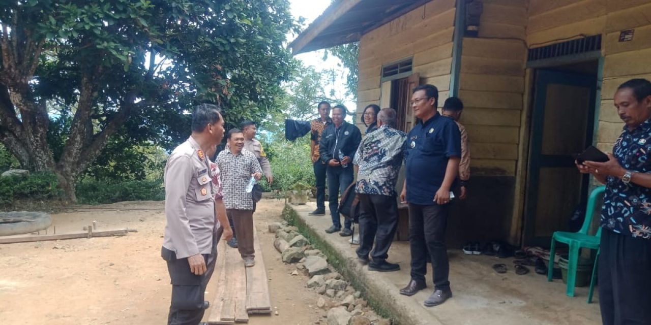 Laksanakan DDS, Kapolsek Porsea Bersama Bhabinkamtibmas Jalin Komunikasi Dengan Masyarakat