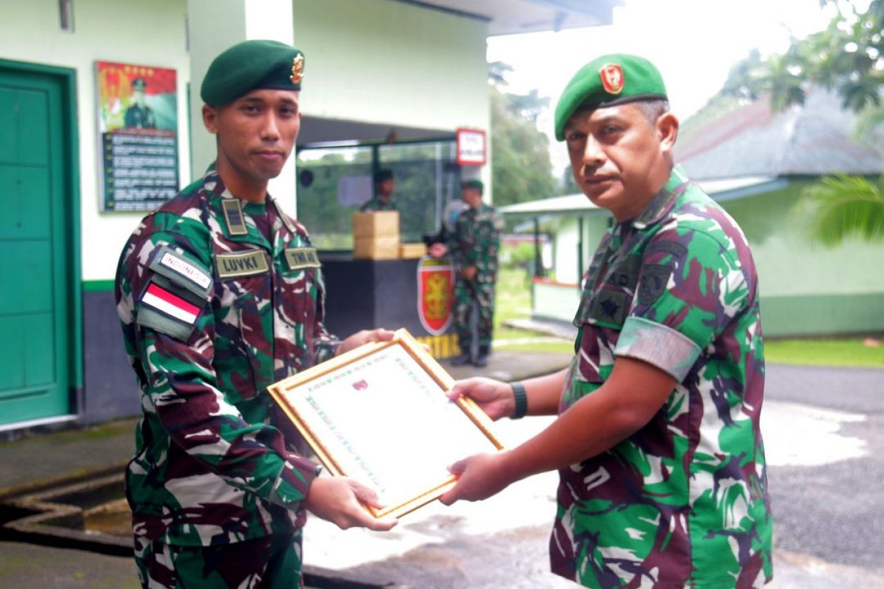 Berhasil Amankan Senapan Serbu, Satgas Yonarmed 1 Kostrad Terima Penghargaan dari Pangdam XVI/Pattimura