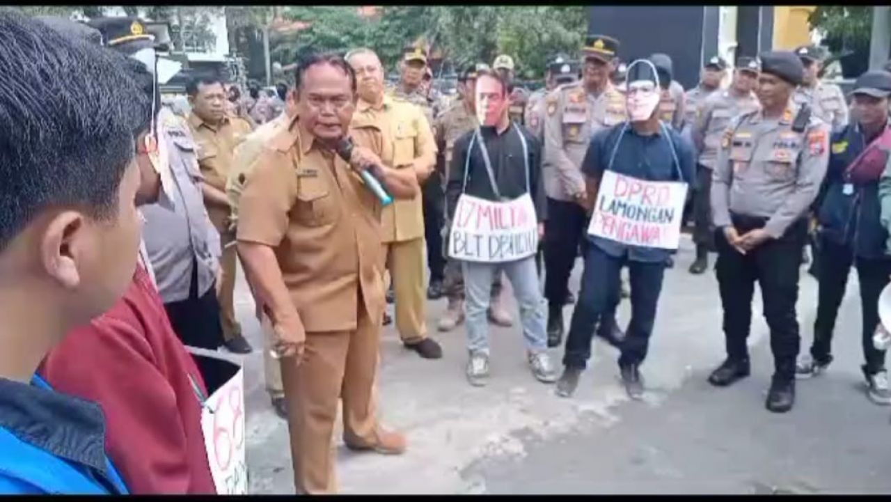 PMII Gelar Demo Dikantor DPRD Lamongan Tutut Dugaan Penyelewengan BLT DBHCT