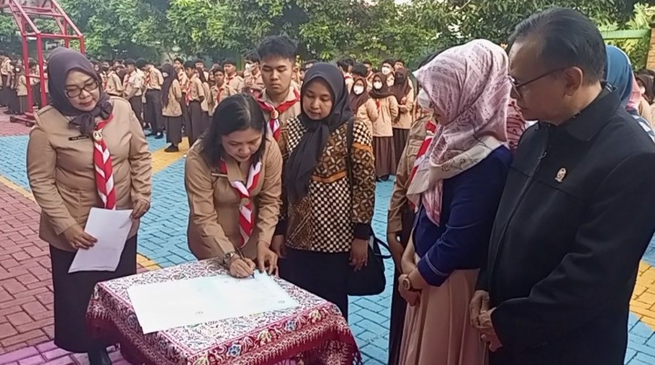 Hari Pertama MPLS SMAN 53 Jakarta Di Isi Dengan Penyuluhan Anti Narkoba Dan Radikalisme
