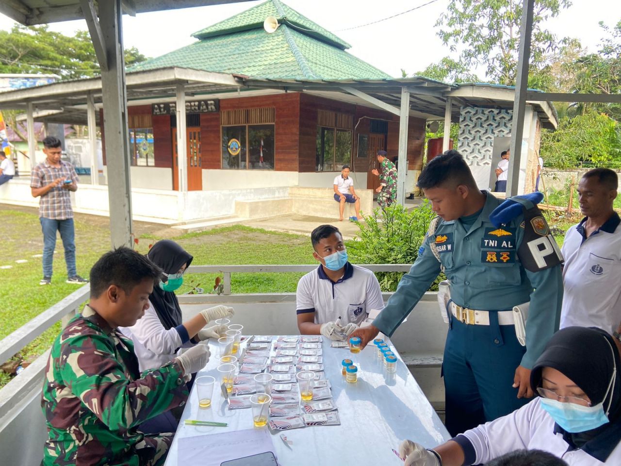 Serius Berantas Narkoba, Pangkalan TNI AL Simeulue Laksanakan Sidak Uji Bebas Narkoba