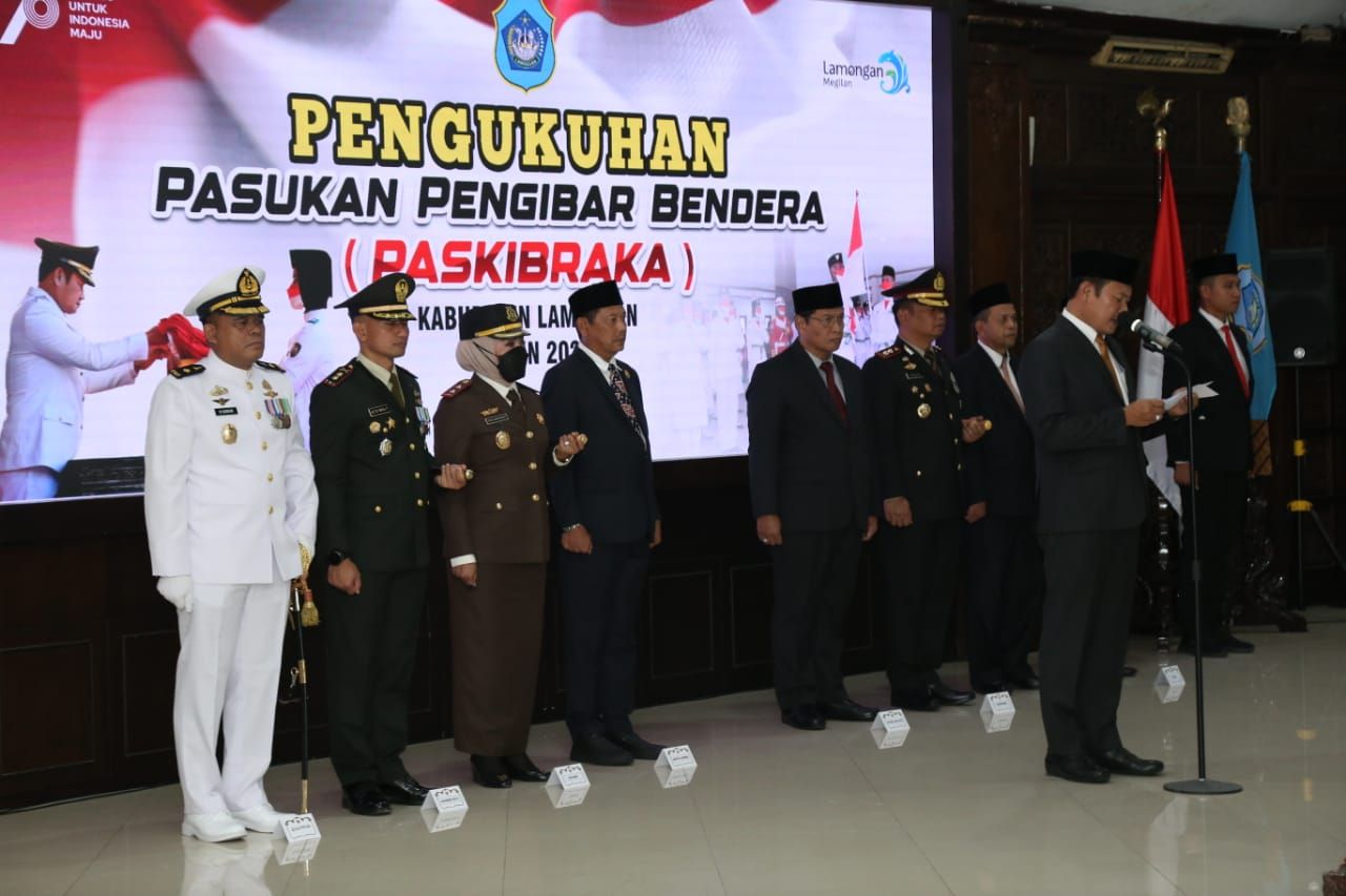 Dandim 0812 Lamongan Hadiri Pengukuhan Paskibra di Pendopo Lokatantra Kab. Lamongan