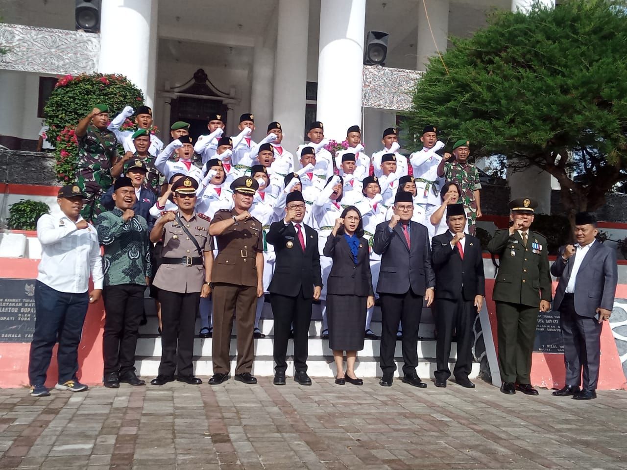 Wakapolres Toba Hadiri Pengukuhan 20 Paskibra Tingkat Kabupaten