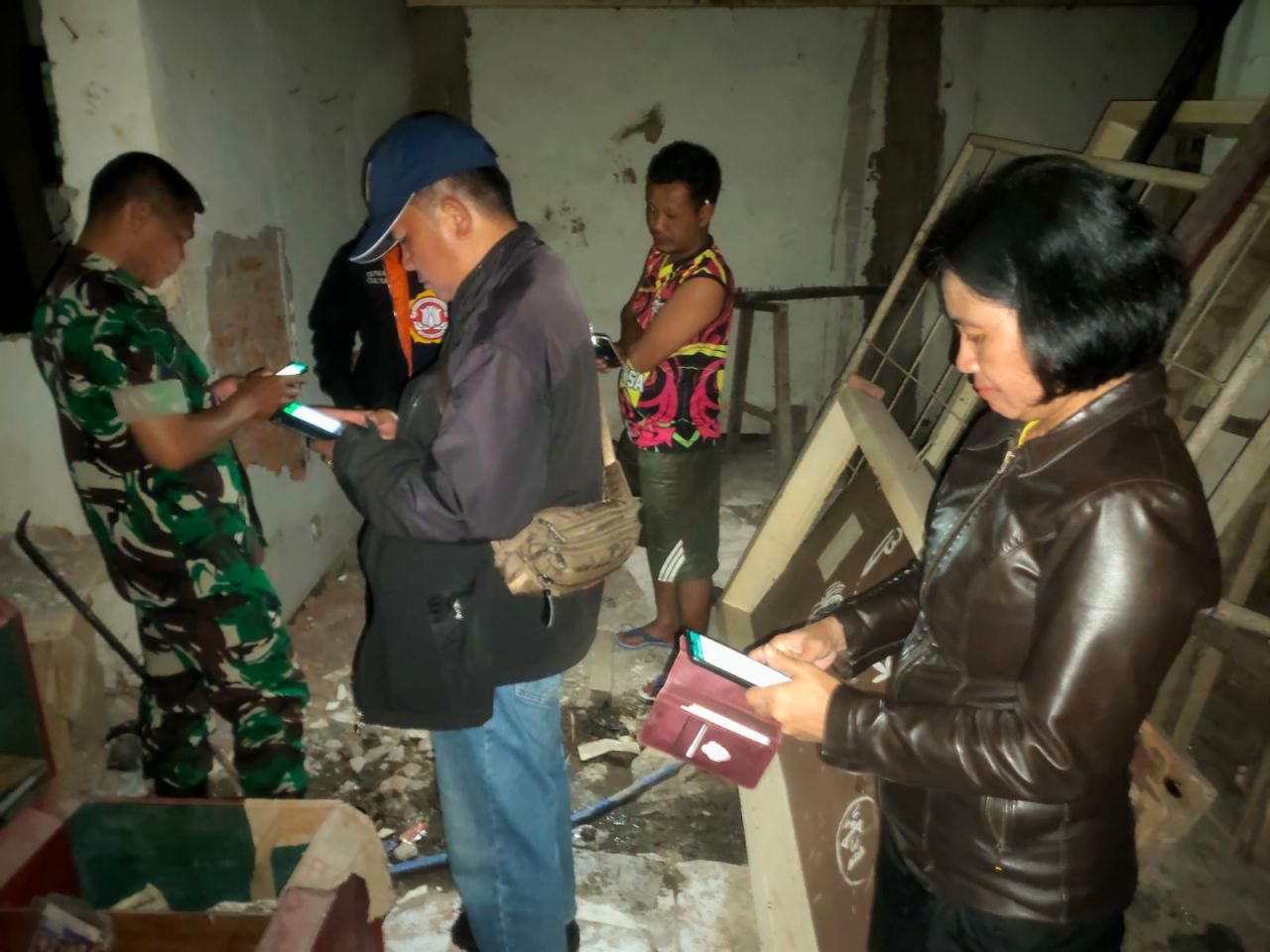 Babinsa Kodim 0618/Kota Bandung Amankan Granat Temuan Warga