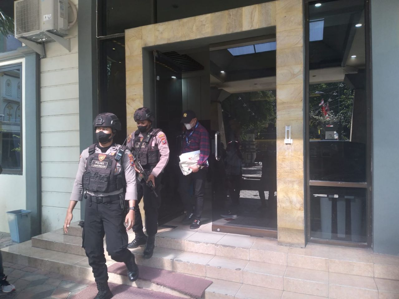 KPK Geledah Rumdis Bupati Lamongan dan Kantor Dinas Perumahan Rakyat, Kawasan Pemukiman dan Cipta Karya Lamongan