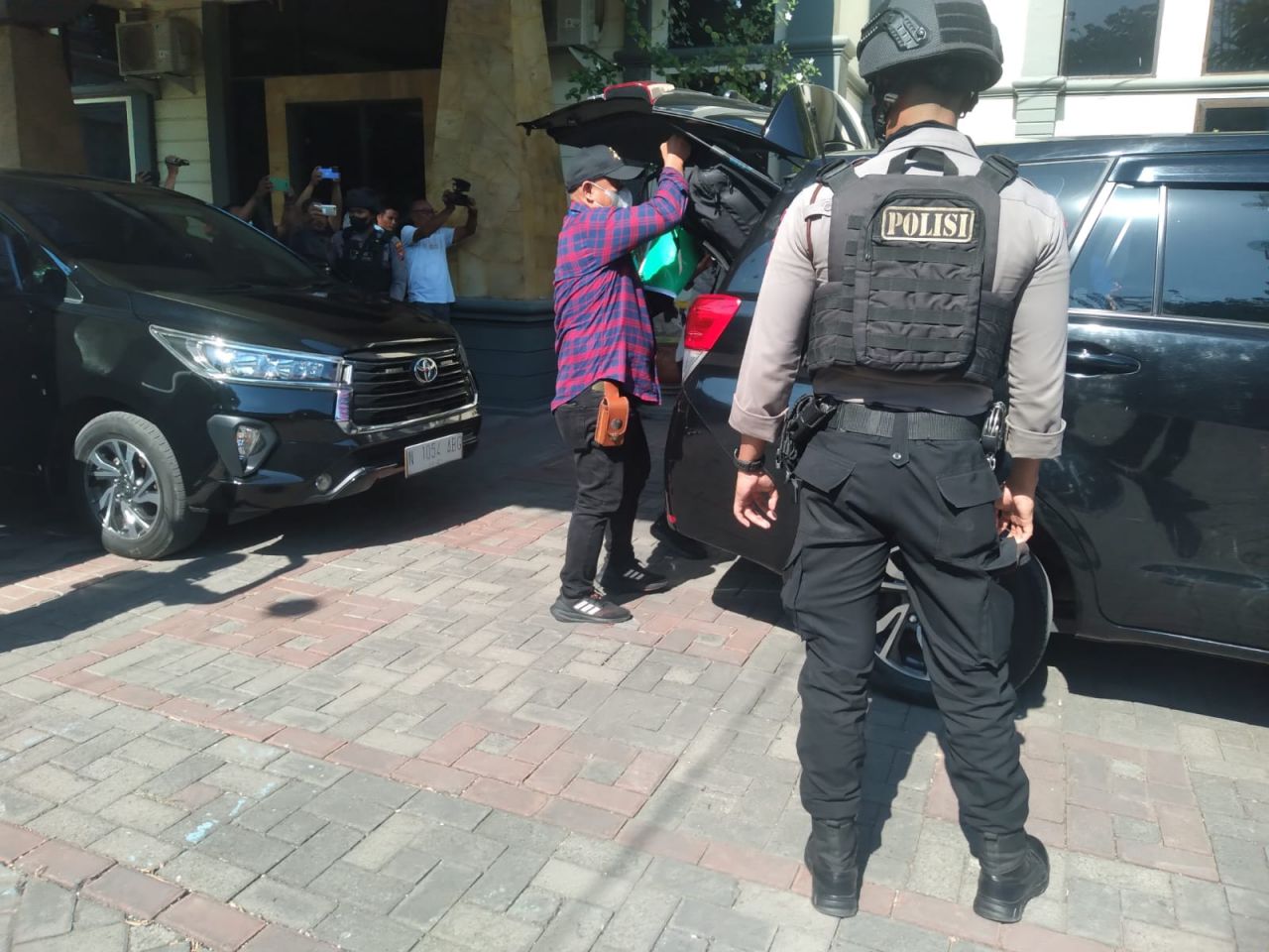 Diduga KPK Telah Amankan 4 Orang Saat Penggeledahan di Kabupaten Lamongan