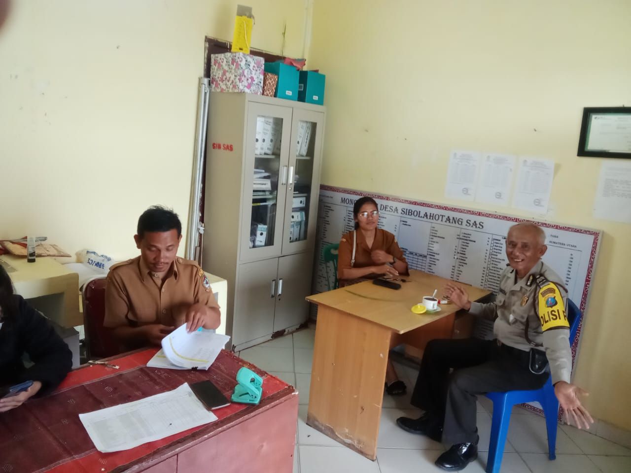 Personil Polsek Balige Aiptu D Simamora Lakukan Cooling System dalam Rangka Pilkades Damai 2023 dan Pemilu 2024