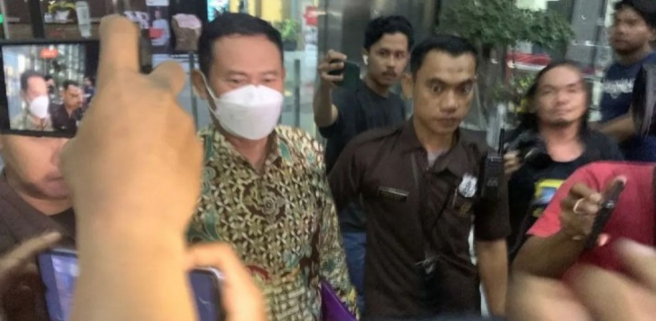 KPK Periksa Bupati Lamongan Yuhronur Efendi