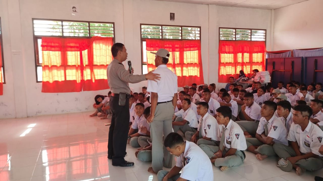 Polsek Silaen Gelar Police Go To School
