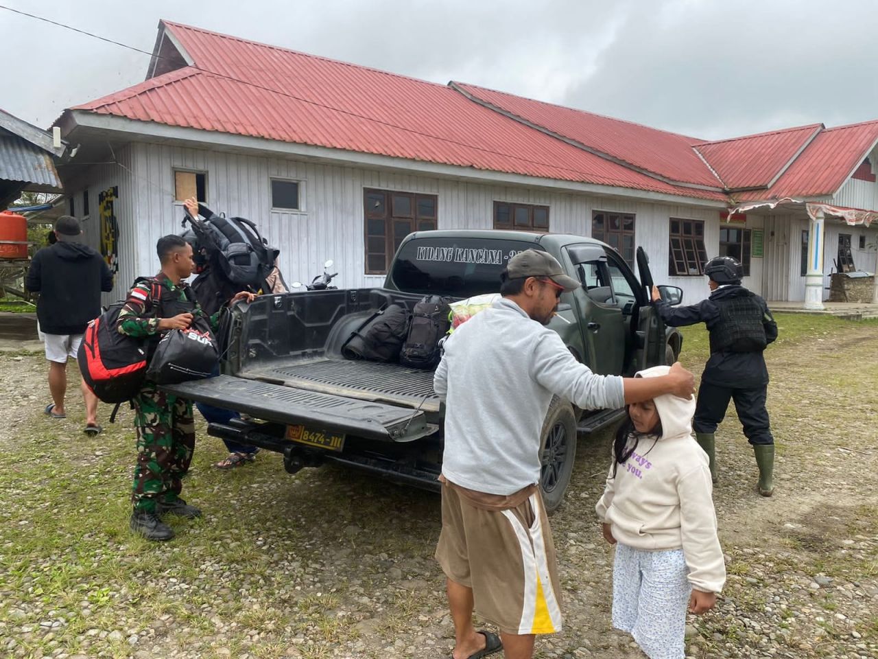 Satgas Yonif 310/KK Tangkap Tersangka Perusakan Rumah Disdik Kabupaten Pegunungan Bintang