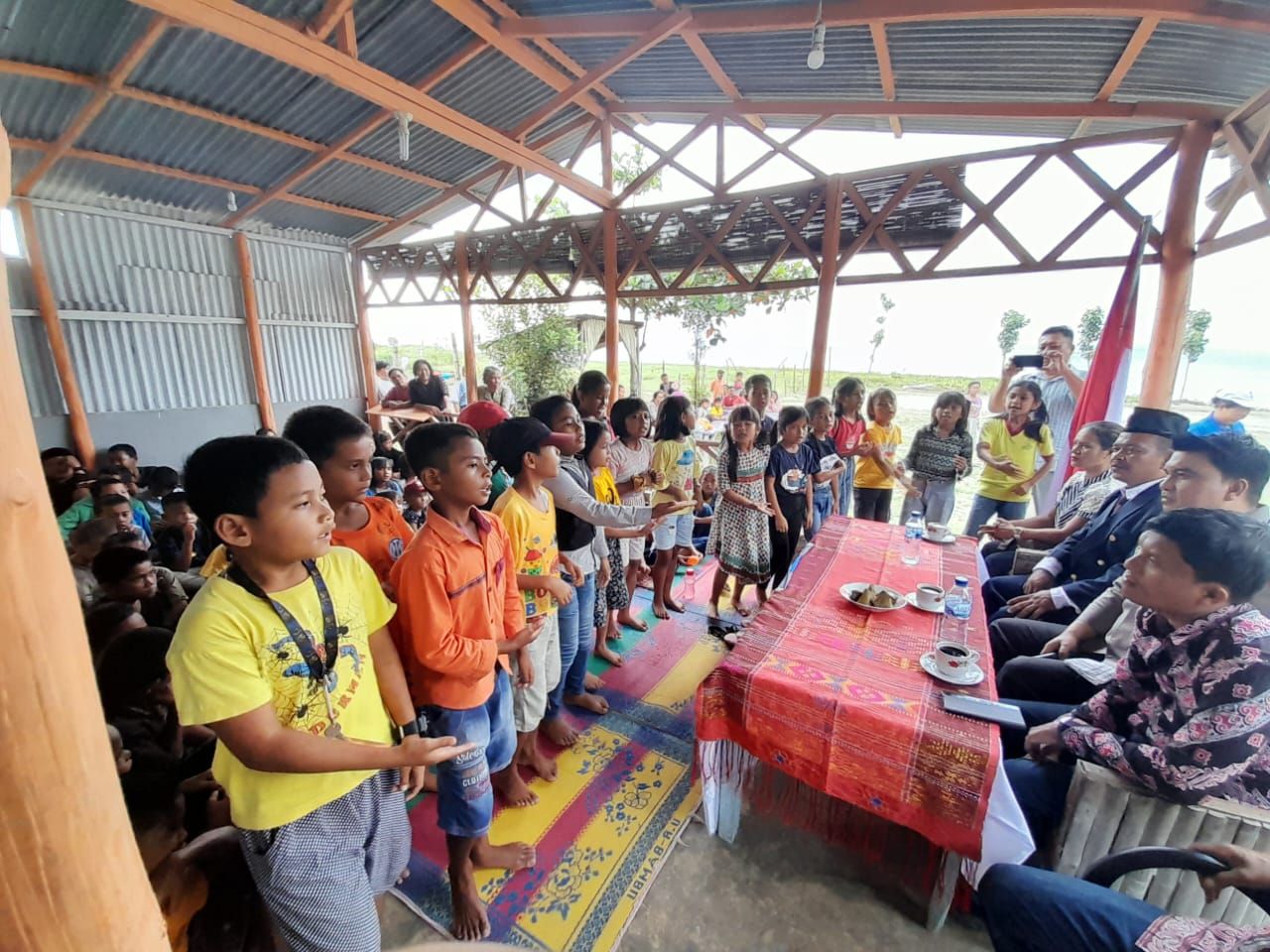 Kapolres Toba dan Wakil Bupati Toba Apresiasi Rumah Belajar GMKI