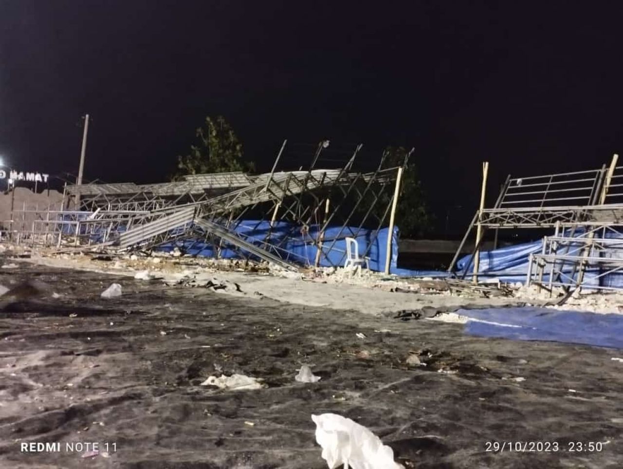 Turnamen Bola Voli Ricuh Suporter Obrak Abrik Sound Sistem dan Tribun Di Lapangan Desa Wedoro Lamongan