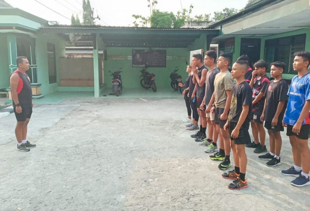 Gugah Minat Jadi Prajurit TNI, Babinsa Koramil Malo Bojonegoro berikan Pelatihan Binjas Generasi Muda