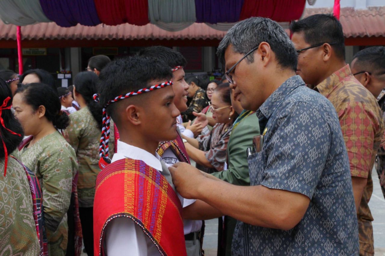 Kacabdis Wilayah VIII Prov.Sumatera Utara , kukuhkan tigapuluh Anggota Agen Perubahan SMK Negeri 2 Balige
