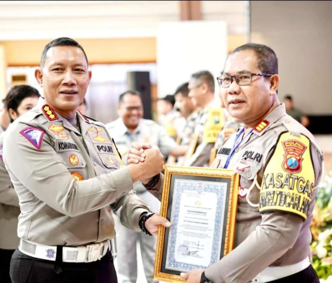 Satlantas Polres Sumenep Menerima Piagam Penghargaan Dari Dirlantas Polda Jatim