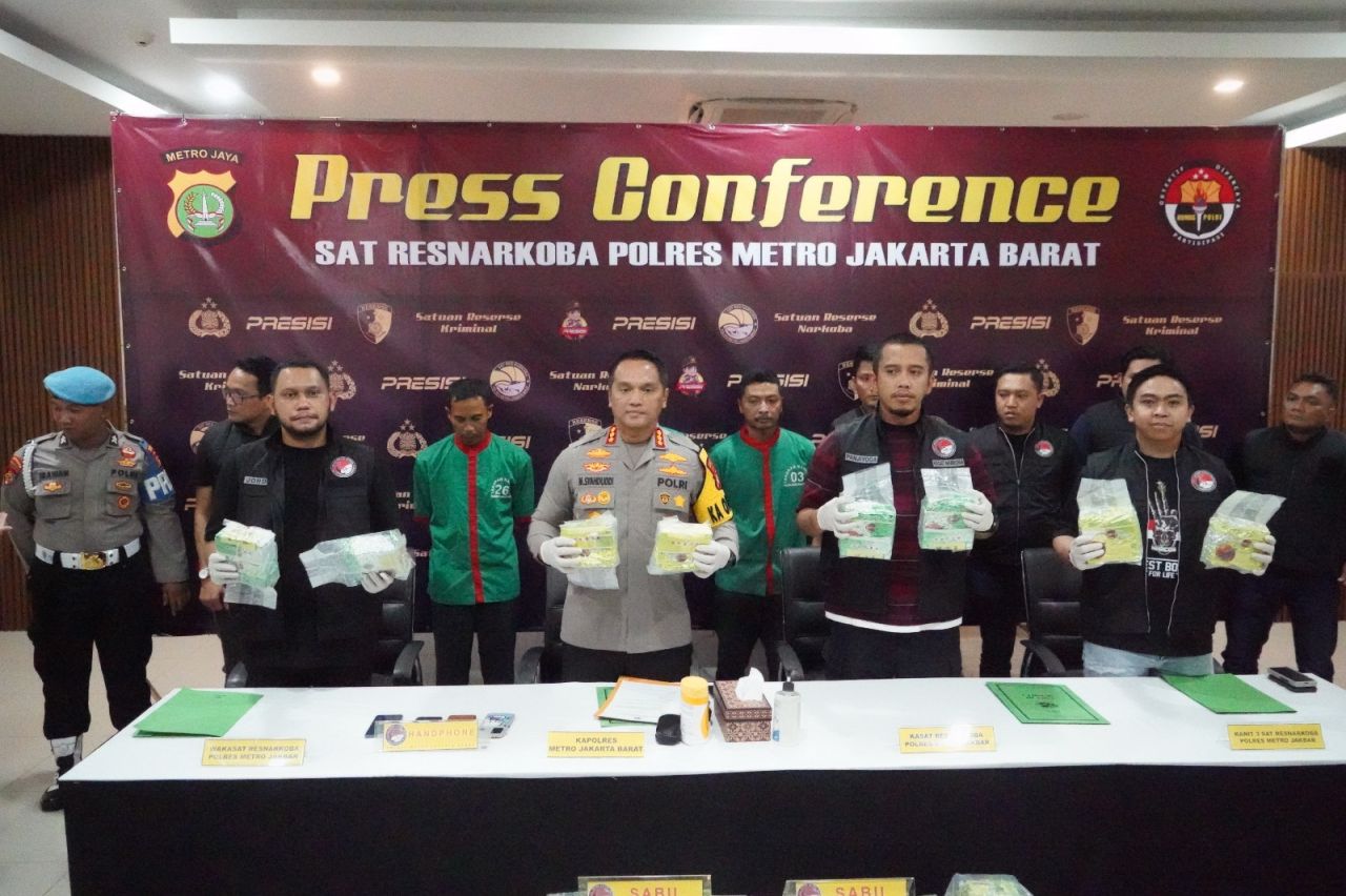 Puluhan Kilogram Narkotika dalam Jerigen BBM Siap Edar Berhasil Diamankan Polres Jakbar
