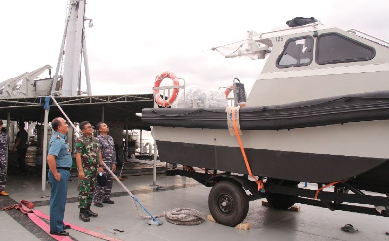 Rigid Buoyancy Boat Perkuat Sarana Patroli Lanal Banjarmasin