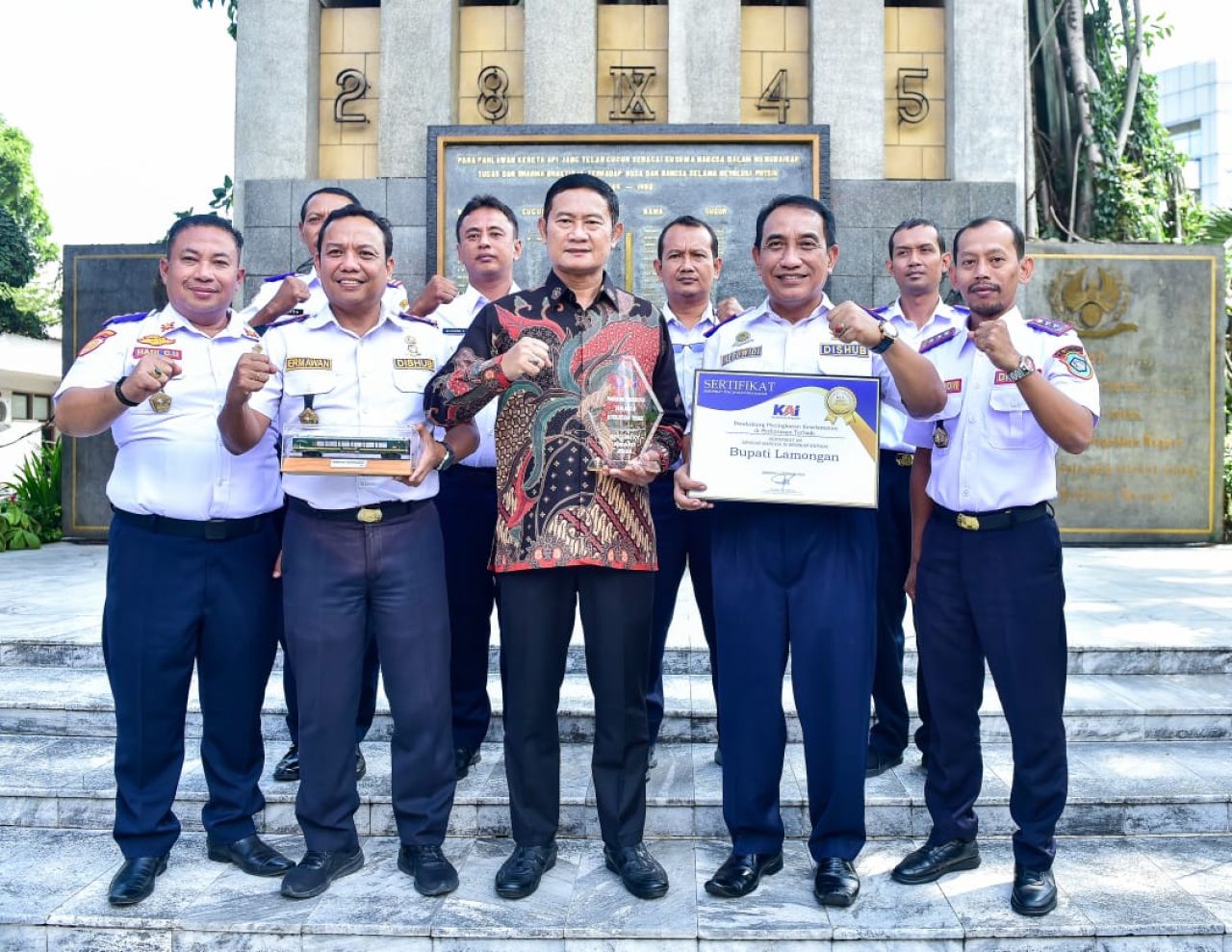 Pemerintah Kabupaten Lamongan Kembali Di Anugrahi Penghargaan Oleh PT Kereta APi Indonesia
