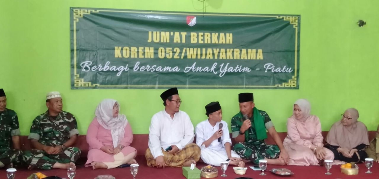 Jumat Berkah Rutin,Danrem 052 /Wkr, Berikan Santunan di Yayasan Bahrul Ulum