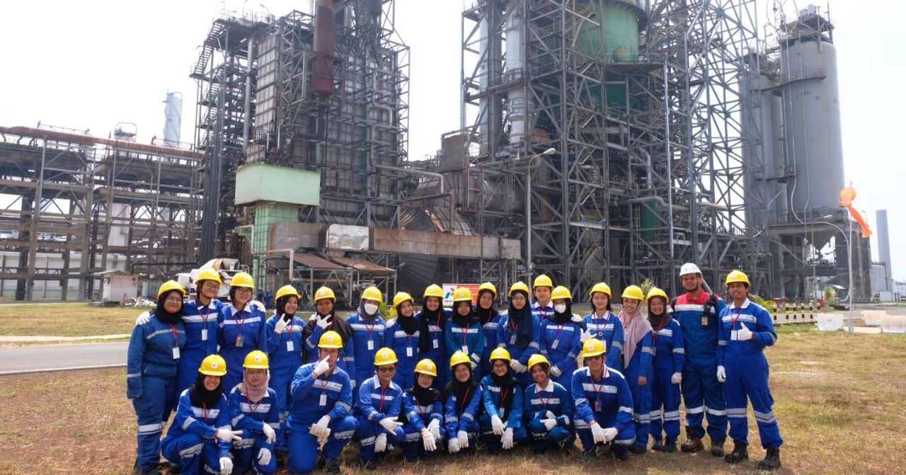 Mahasiswa ITB Kunjungi PT Pertamina RU VI Balongan
