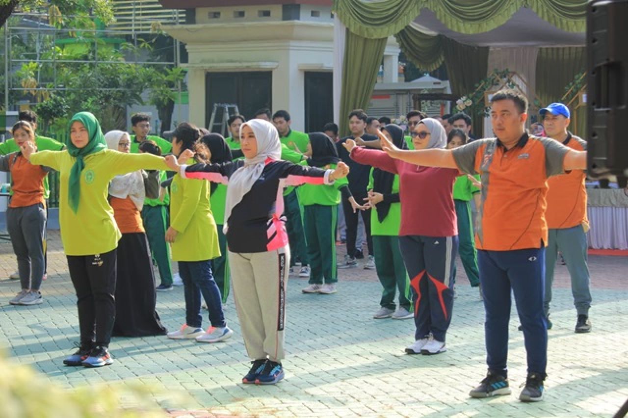 Kejari Lamongan dan PN Senam Bersama Dan Diisi Dengan Pertandingan Bola Voly