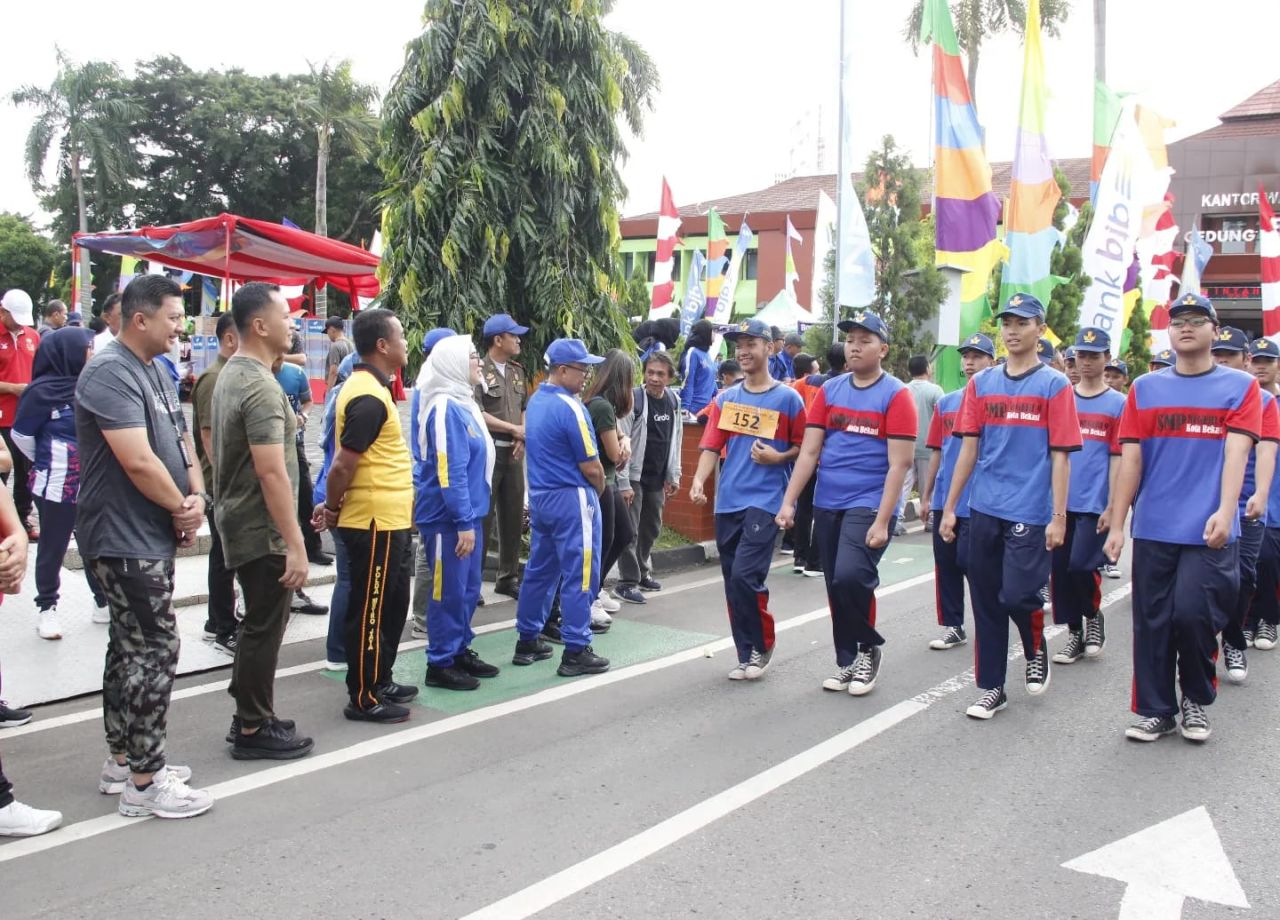 Dandim 0507/Bekasi Hadiri Upacara Pelepasan Lomba Gerak Jalan Dalam Rangka HUT Ke-27 Kota Bekasi Tahun 2024