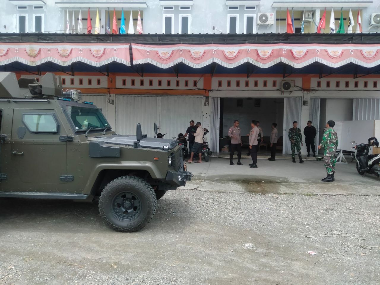 Personel Kodim 1710/Mimika Gelar Patroli Rutin Bersama Polri Amankan Lokasi Rawan Gangguan Kamtibmas Pasca Pemilu 2024