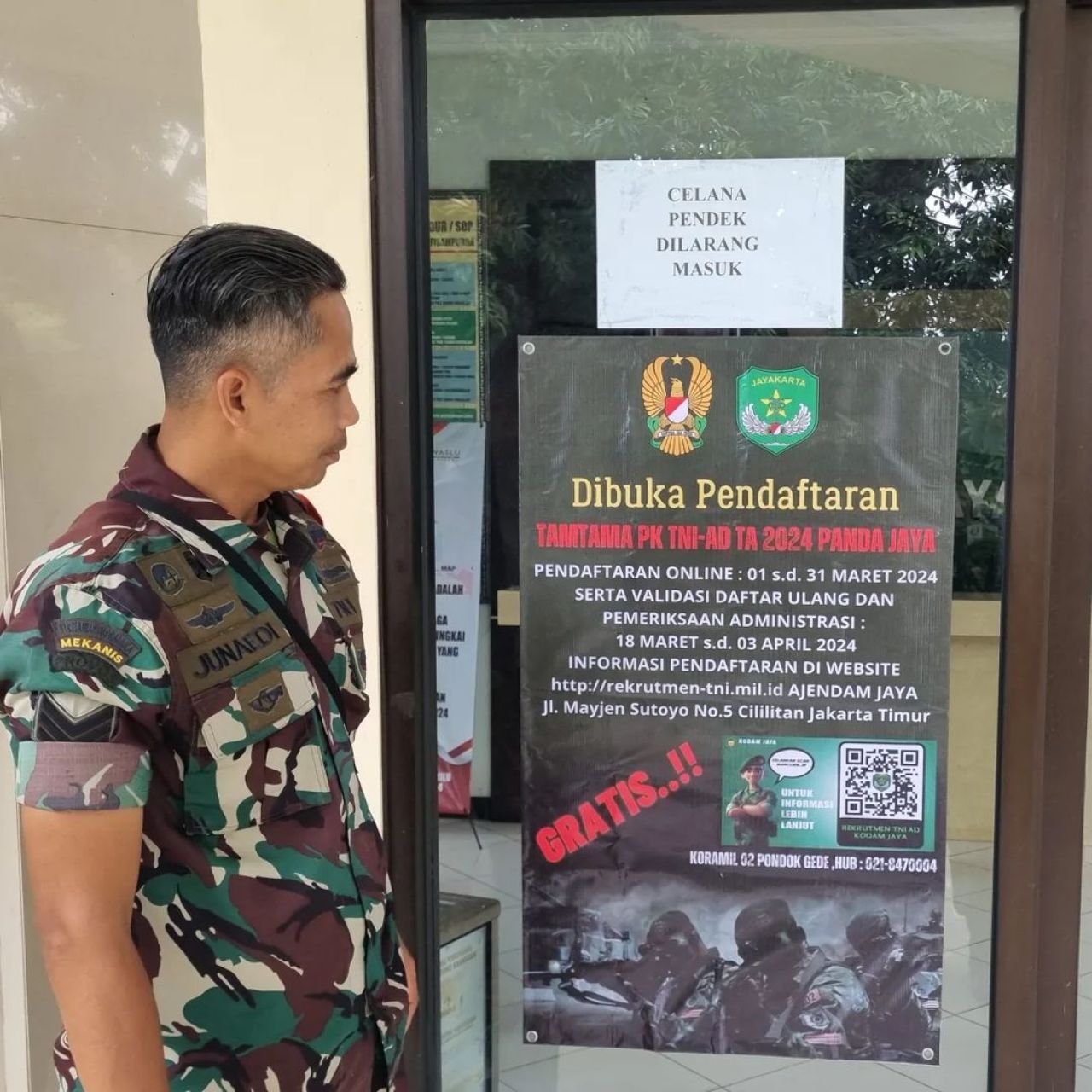 Kodim 0507/Bekasi Melalui Koramil di Jajarannya Melaksanakan Pemasangan Spanduk Pendaftaran Tamtama PK TNI AD TA 2024