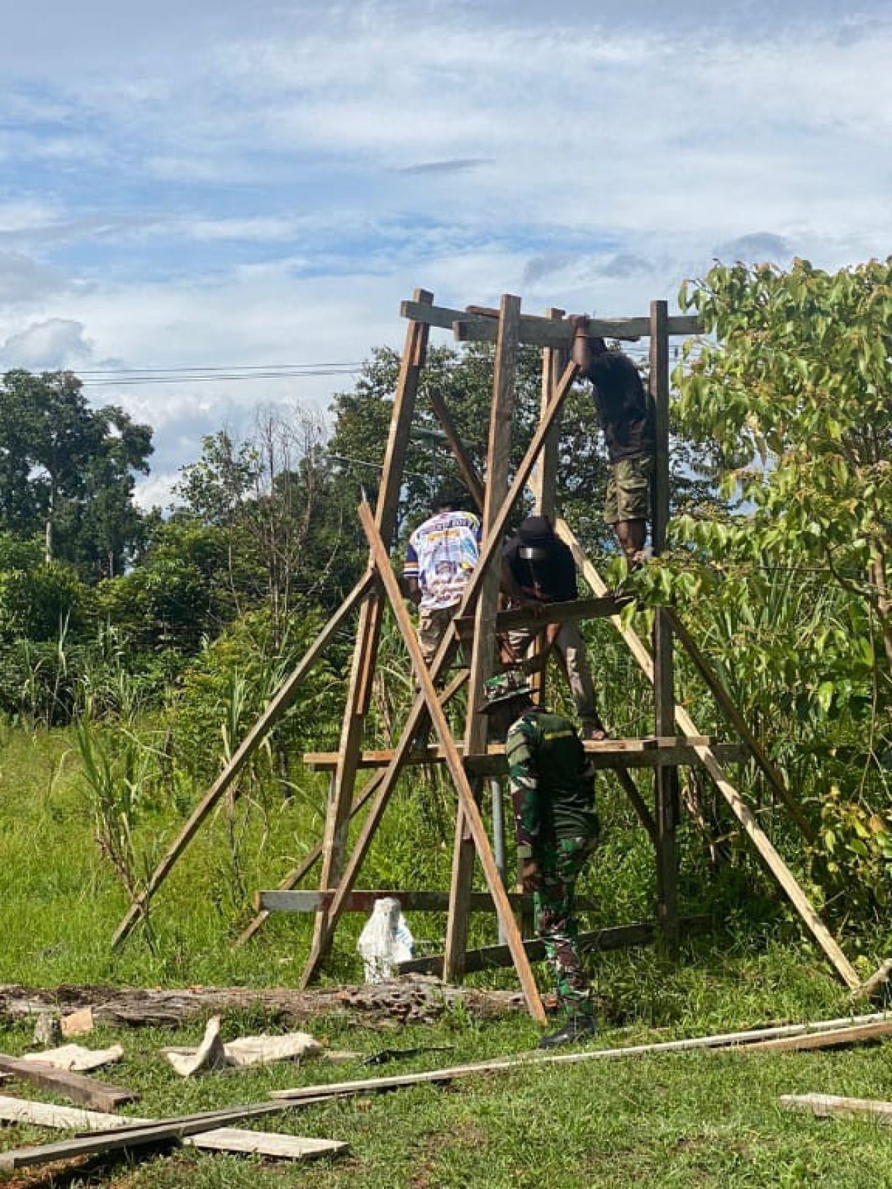Satgas TMMD Ke-119 Kodim 1715/Yahukimo Bangun Sumur Bor di Kampung Kali Biru Dekai