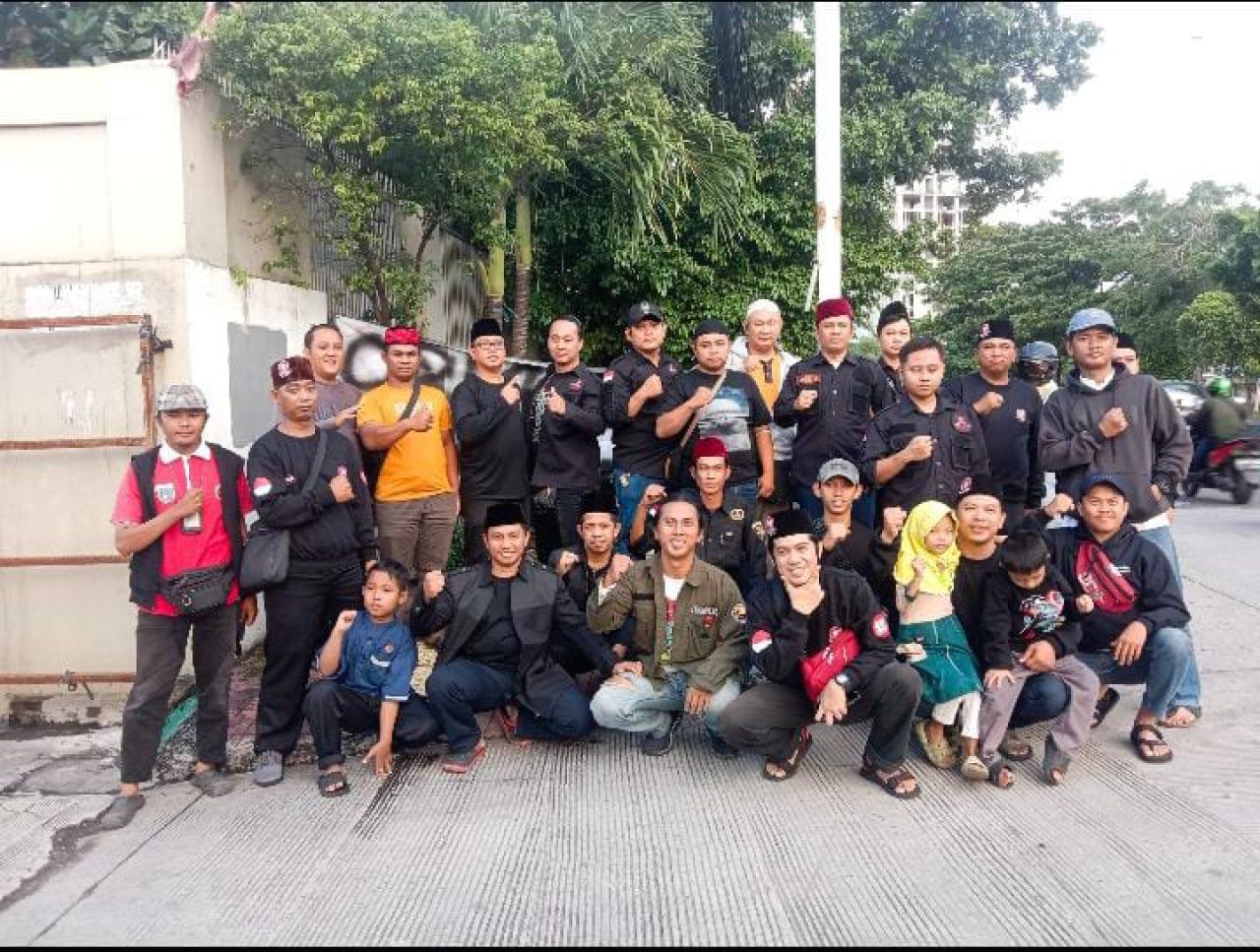 Berbagi Kebaikan Di Bulan Berkah, Media Online Perpek Bersama Anggota Ormas Berikan Takjil Gratis