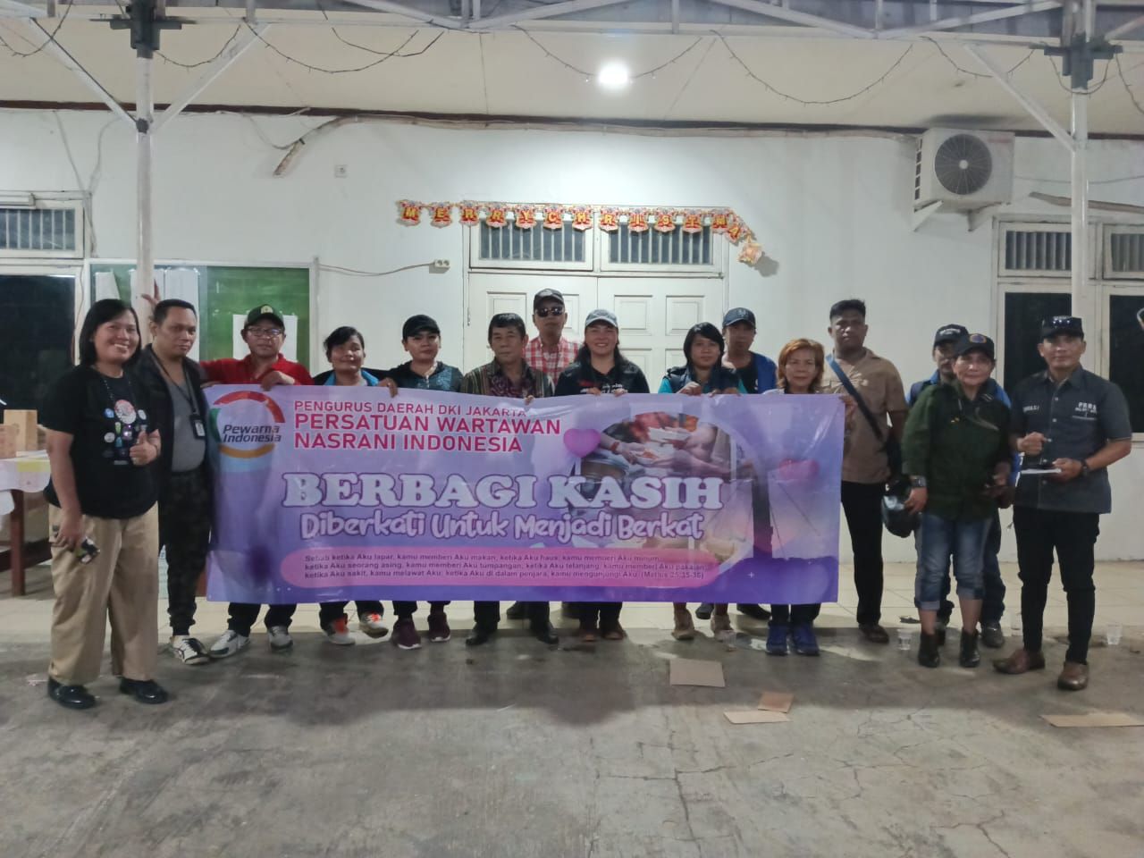 Hari Ketiga PEWARNA Indonesia PD DKI Jakarta Berbagi Takjil di Depan GPdI Pasar Rebo Jakarta Timur