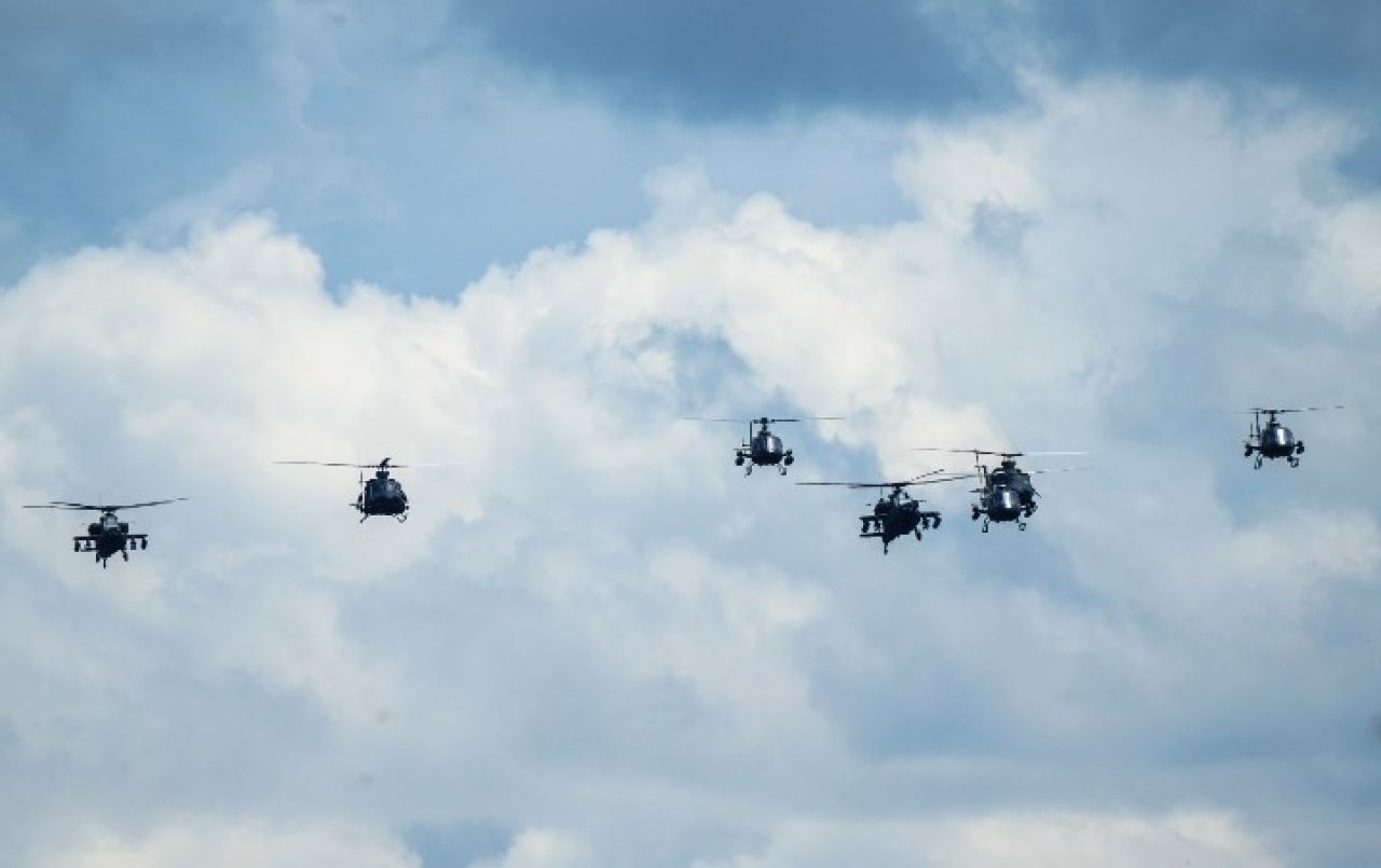 8 Heli Penerbad Menyerang Sasaran di Cipatat