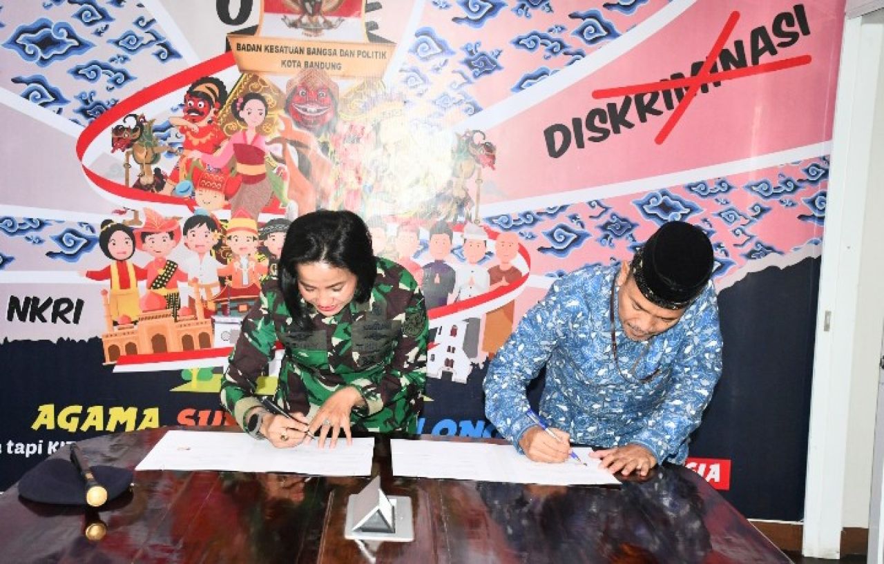 Komandan Lanal Bandung dan Forkopimda Bandung Laksanakan Penandatanganan Naskah Perjanjian Hibah Daerah