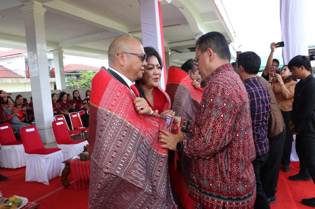 Acara Perpisahan Bupati Taput, Bupati Toba : Semoga Cita-cita Nikson Nababan Untuk Sumut Tercapai