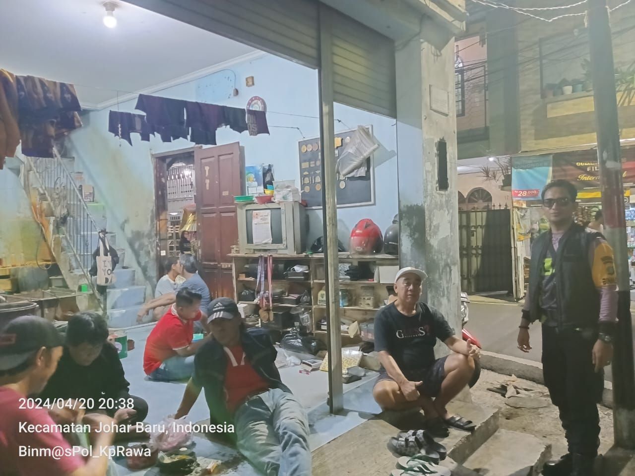 Bhabinkamtibmas Kelurahan Kampung Rawa Aipda Ikhwan Melaksanakan Giat Sambang Bersama Warga