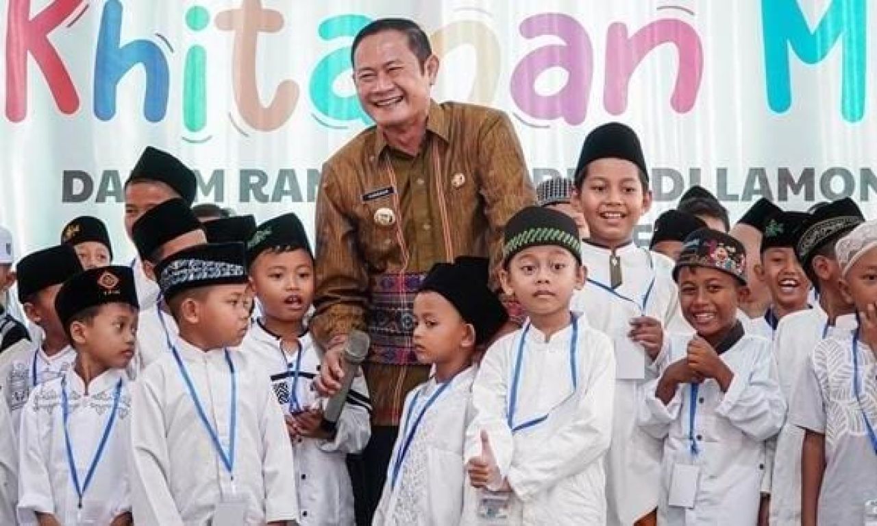 Sebanyak 102 Anak di Lamongan Ikuti Khitanan Massal di Pendopo Lakatantra
