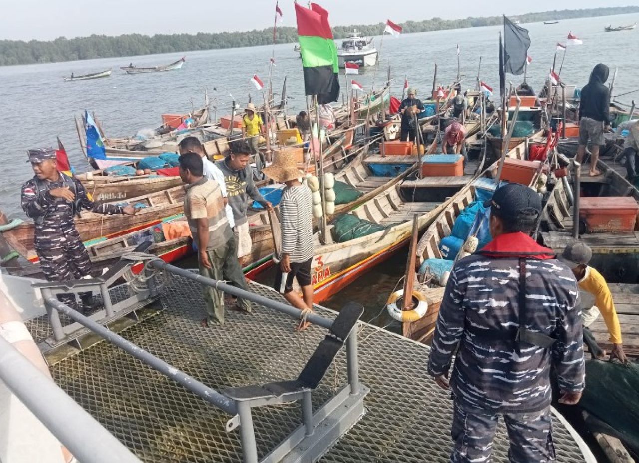 Pangkalan TNI AL Tanjung Balai Asahan Gelar Komunikasi Sosial Maritim Kepada Nelayan di Kuala Bagan Asahan
