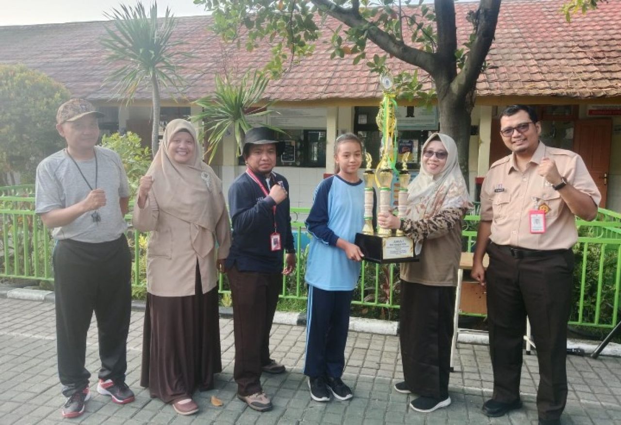 Menangkan Perlombaan Badminton Tingkat Kota, Pengawas Wilayah Turut Bangga Kepada SDN Kamal 01
