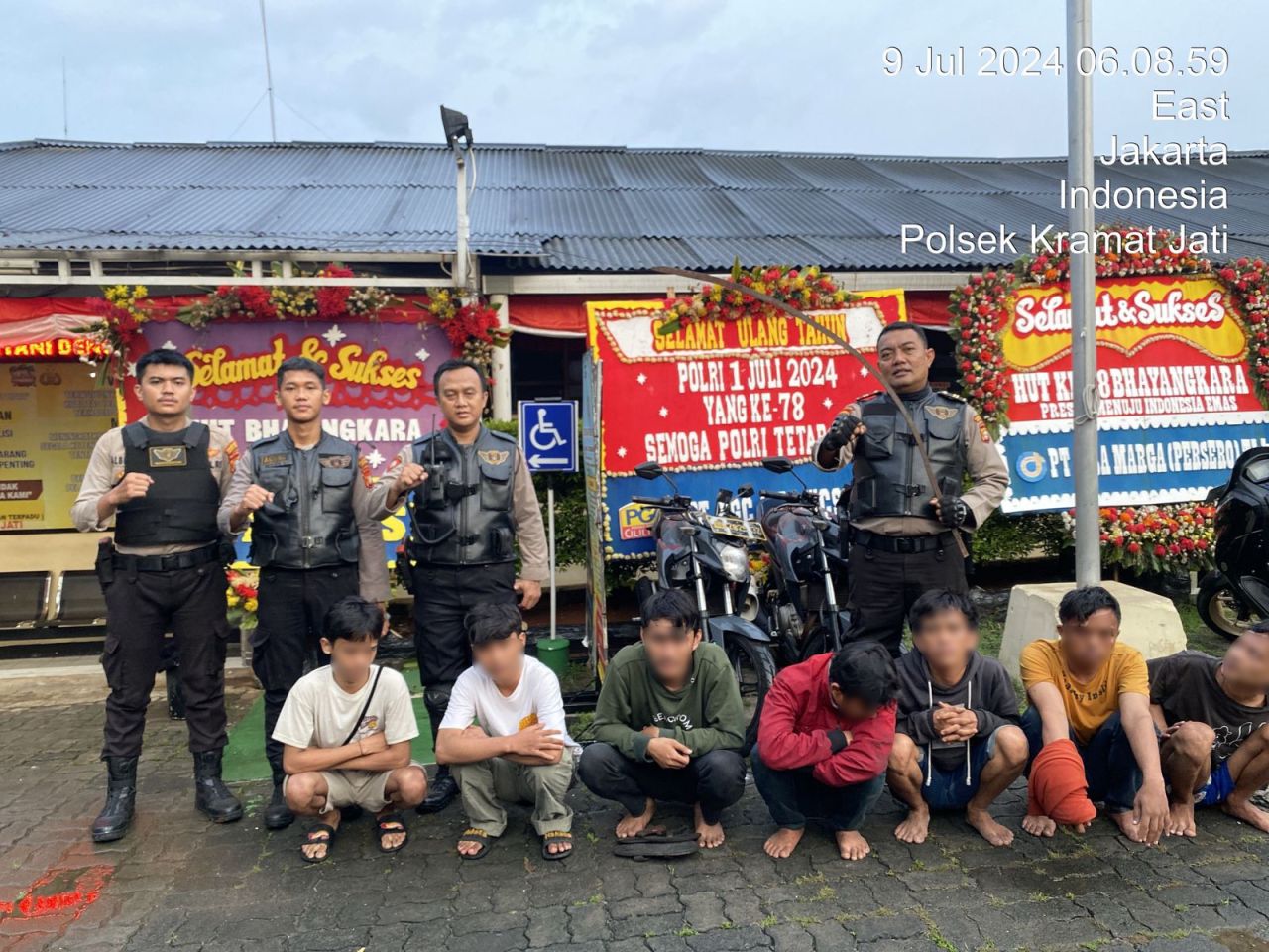 Kedapatan Bawa Celurit Saat Nongkrong, Polres Metro Jakarta Timur Amankan Tujuh Remaja