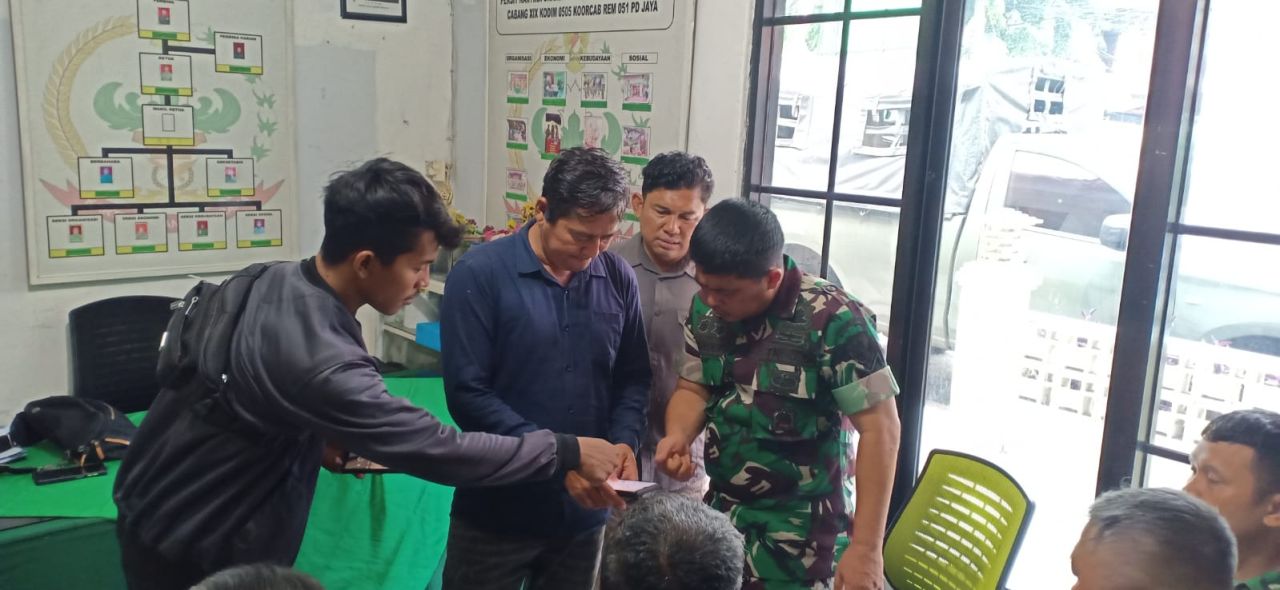 Cegah Judi Online, Dan Unit Intel Kodim 0505/JT Cek HP Anggota