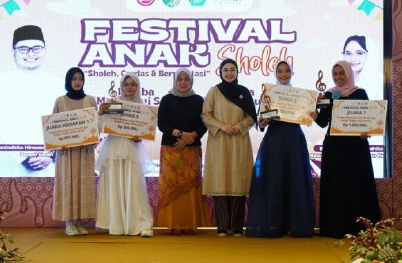 Mbak Cicha Dorong Tingkat Kepercayaan Diri Pelajar melalui Festival Anak Sholeh