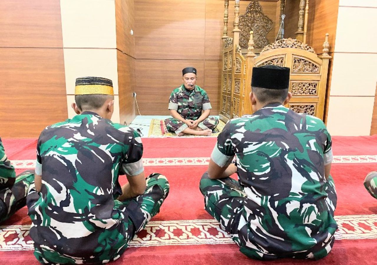 Prajurit Batalyon Arhanud 6/BAY Melaksanakan Doa dan Dzikir Bersama di Masjid Jami’ Al Izzah