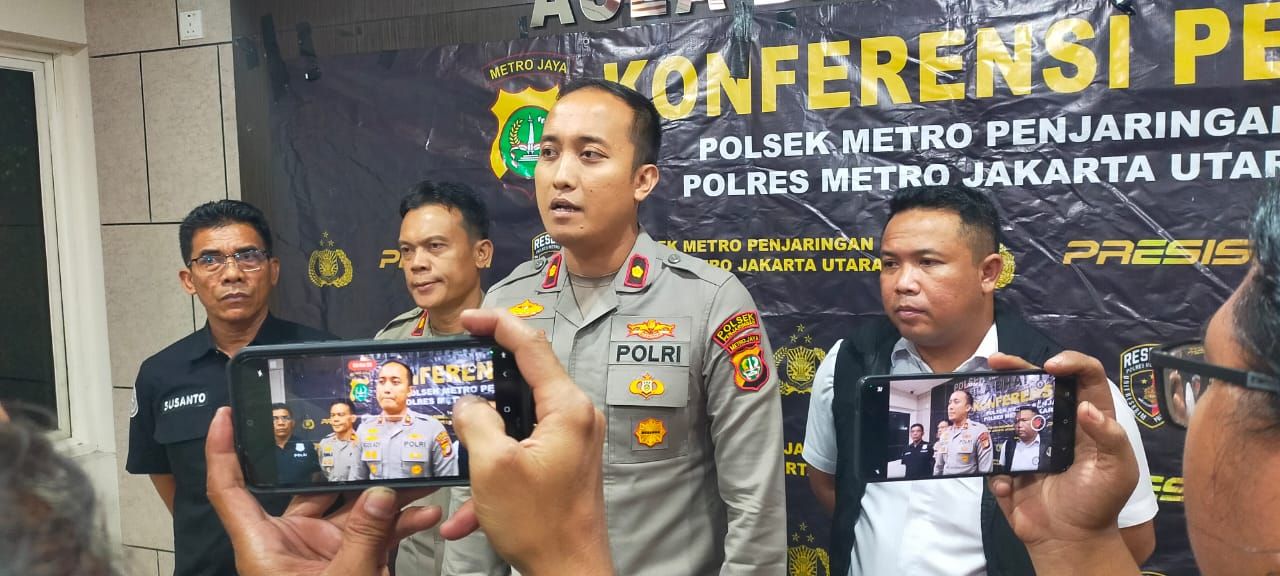 Polsek Metro Penjaringan Gelar Konferensi Pers Terkait Laki-laki Jatuh dari Lantai 28, Tower B Apartemen Greenbay