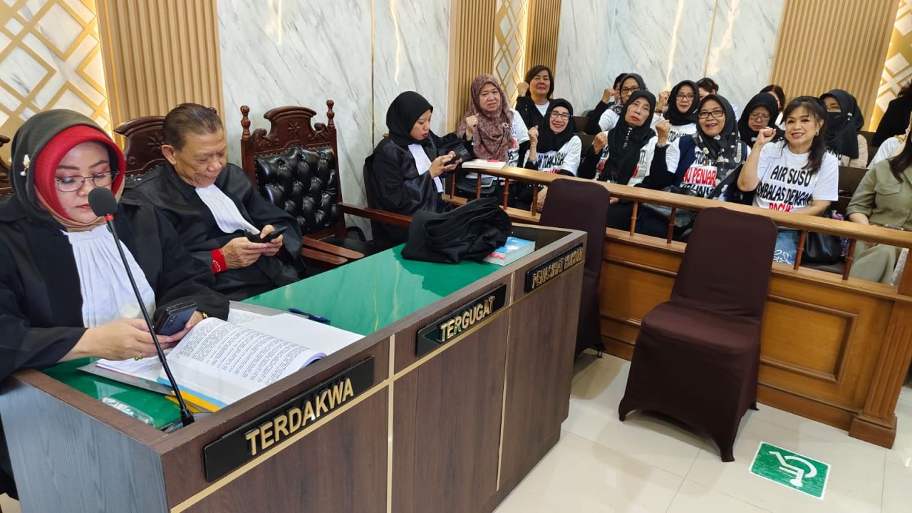 Kasus Anak Pidanakan Orang Tua, Warga Berikan Dukungan Moril dengan Hadir di Persidangan