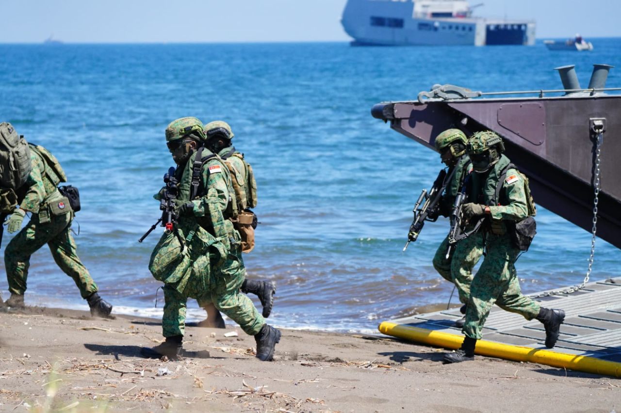 Pendaratan Pasukan Gabungan Multinasional Tandai Operasi Amfibi di Pantai Banongan