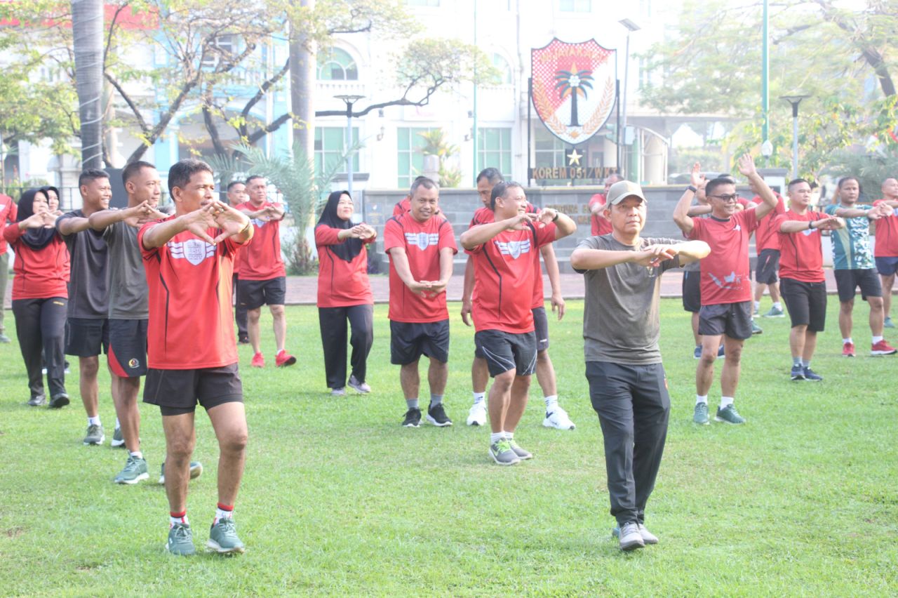 Keceriaan Senam Bersama Prajurit Korem 051/Wkt dan Bank Mandiri, Pererat Silaturahmi