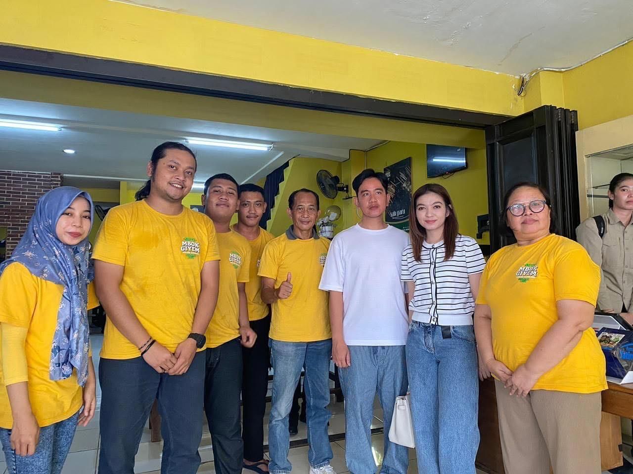 Gibran Rakabuming Raka Bersama Selvi Ananda Makan Siang di Soto Seger Mbok Giyem